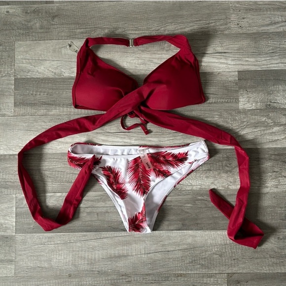 Swimsuit Top/Bottom - Picture 1 of 1